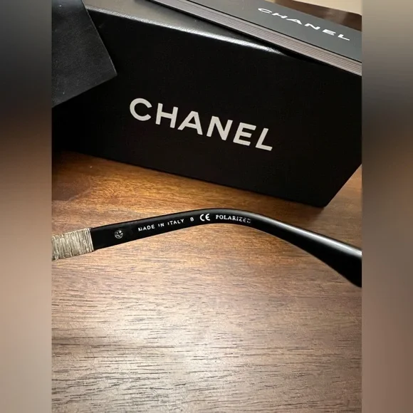 Chanel polarized sunglasses with Swarovski crystals - Picture 7 of 11